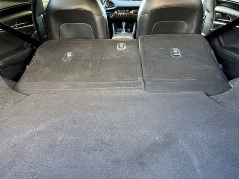 Used 2021 MAZDA MAZDA3 Hatchback w/Premium Plus Pkg image 14