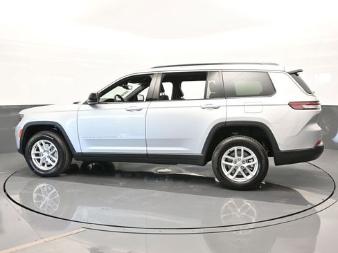 Used 2024 Jeep Grand Cherokee L Laredo image 3