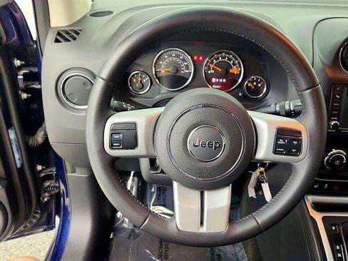 Used 2017 Jeep Compass Latitude FWD image 14
