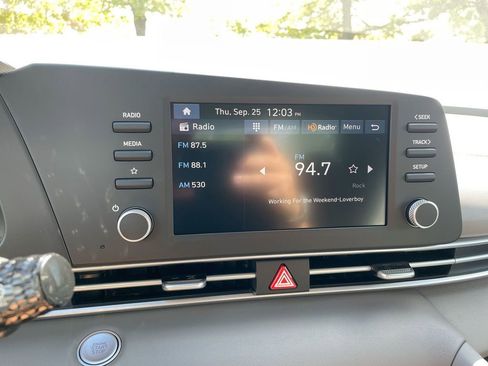 Used 2025 Hyundai Elantra Sport image 42