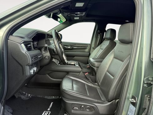Used 2024 GMC Yukon XL Denali image 10