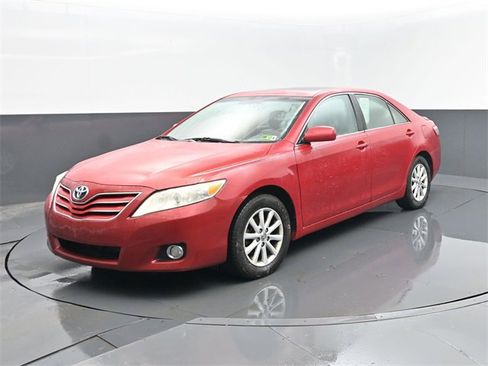 Used 2010 Toyota Camry XLE image 2