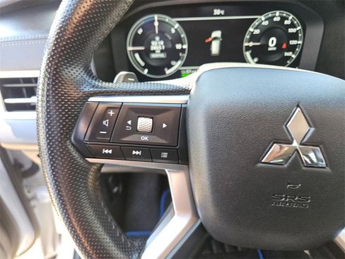 Used 2023 Mitsubishi Outlander SE image 22