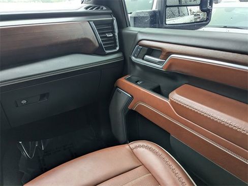 Used 2024 GMC Sierra 3500 Denali Ultimate image 20