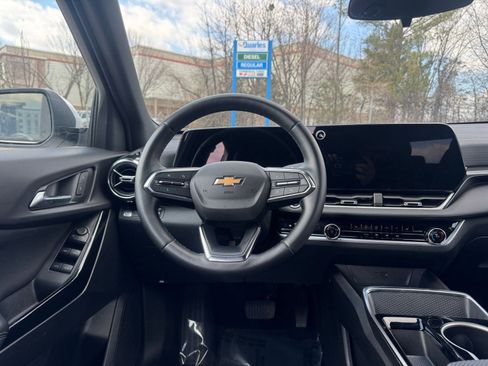 Used 2025 Chevrolet Equinox LT image 33