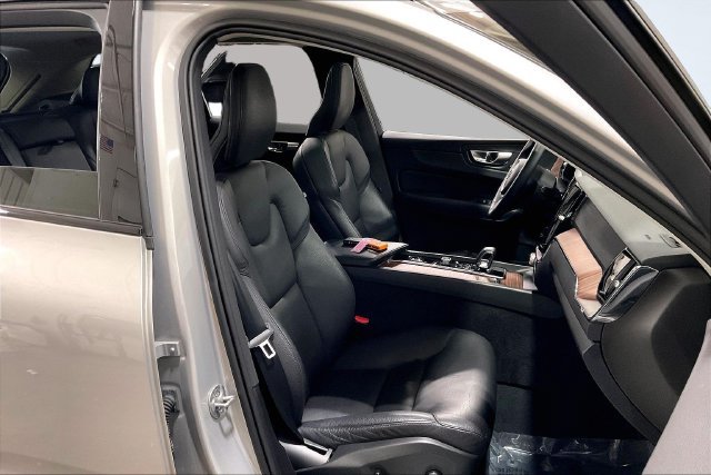 Used 2024 Volvo XC60 B5 Plus w/ Protection Package Premier AWD/4WD image 10