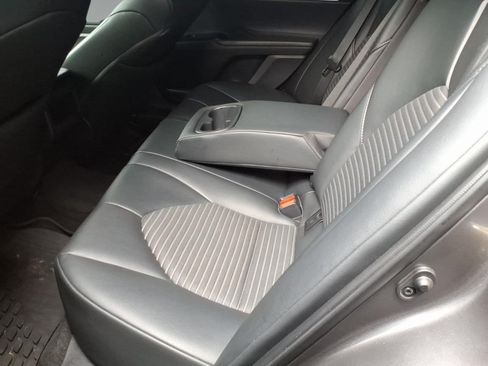 Used 2019 Toyota Camry SE FWD image 7