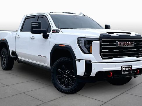 Used 2025 GMC Sierra 2500 AT4 w/ AT4 Premium Plus Package AWD/4WD image 3