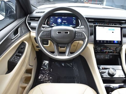 Used 2023 Jeep Grand Cherokee 4WD 4xe image 15