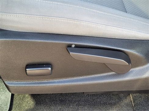 Used 2016 Chevrolet Colorado LT image 23