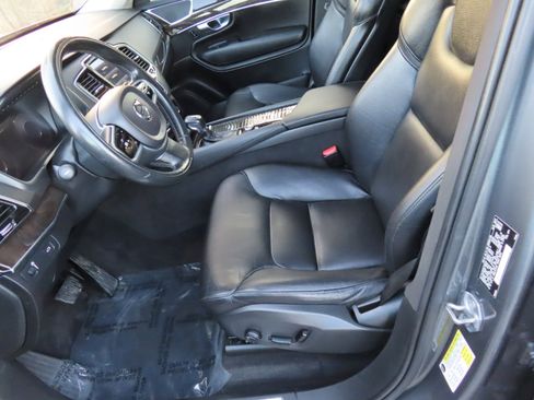 Used 2018 Volvo XC90 T6 Momentum w/ Convenience Package image 7