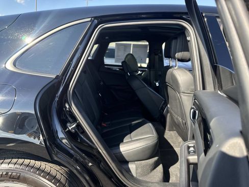 Used 2024 Porsche Macan image 14