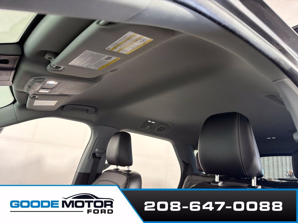 Used 2023 Ford Explorer XLT w/ Equipment Group 202A AWD/4WD image 18