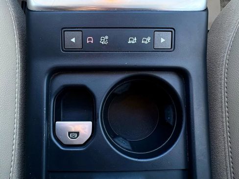 Used 2015 Land Rover LR2 image 34