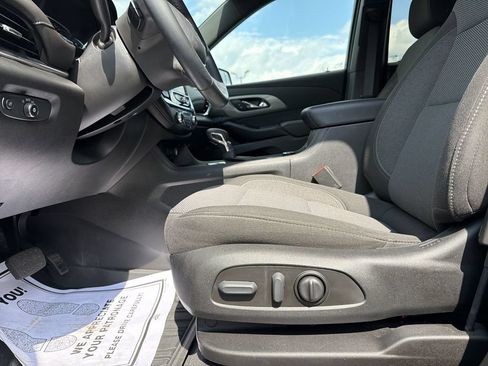 Used 2023 Chevrolet Traverse LT FWD image 18