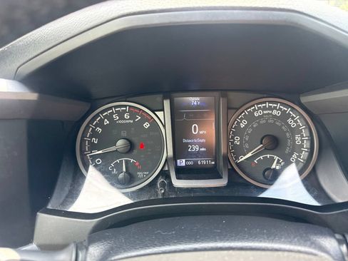 Used 2022 Toyota Tacoma TRD Off-Road w/ Technology Package AWD/4WD image 26