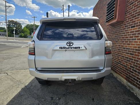Used 2014 Toyota 4Runner SR5 AWD/4WD image 9
