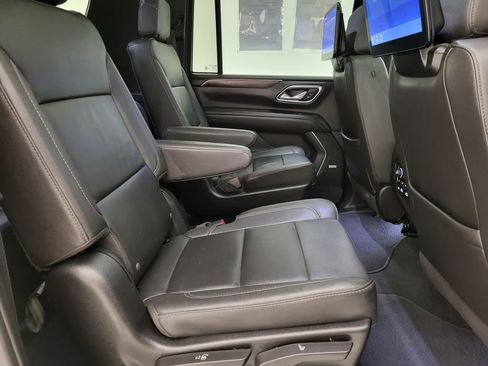 Used 2024 Chevrolet Suburban Z71 w/ Luxury Package AWD/4WD image 51