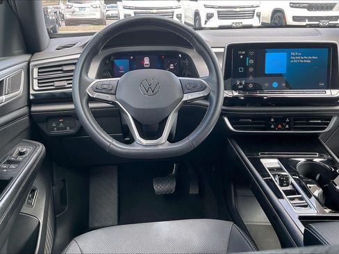 Used 2024 Volkswagen Atlas Cross Sport SE FWD image 6