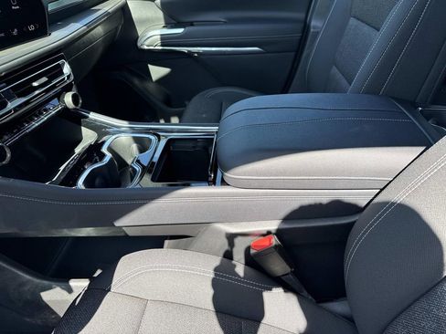 Used 2024 Chevrolet Traverse LT w/ LPO, Floor Liner Package FWD image 16