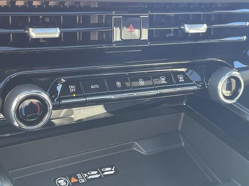 New 2026 Chevrolet Suburban Premier image 25