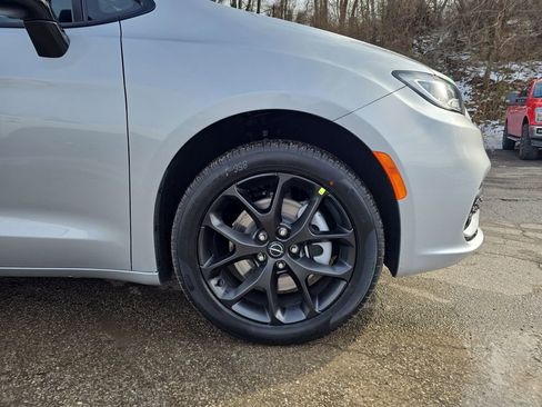 New 2026 Chrysler Pacifica Select w/ S Appearance Package AWD/4WD image 2