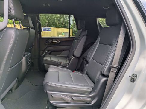 Used 2025 GMC Yukon Denali RWD image 14