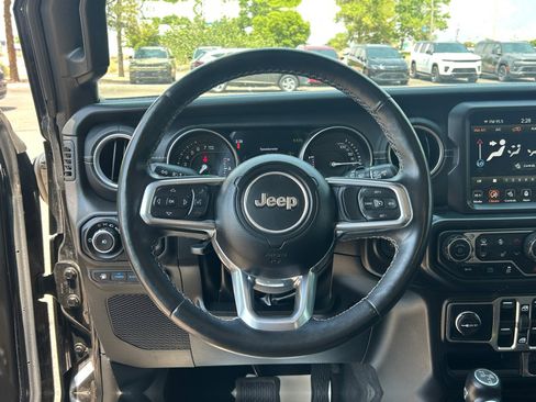 Used 2023 Jeep Wrangler Unlimited Sahara w/ Cold Weather Group AWD/4WD image 9