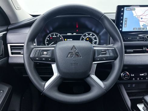 New 2025 Mitsubishi Outlander ES image 21