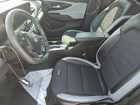 Used 2025 Buick Envista Preferred image 9