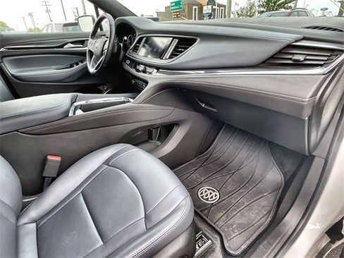 Used 2022 Buick Enclave Essence image 27