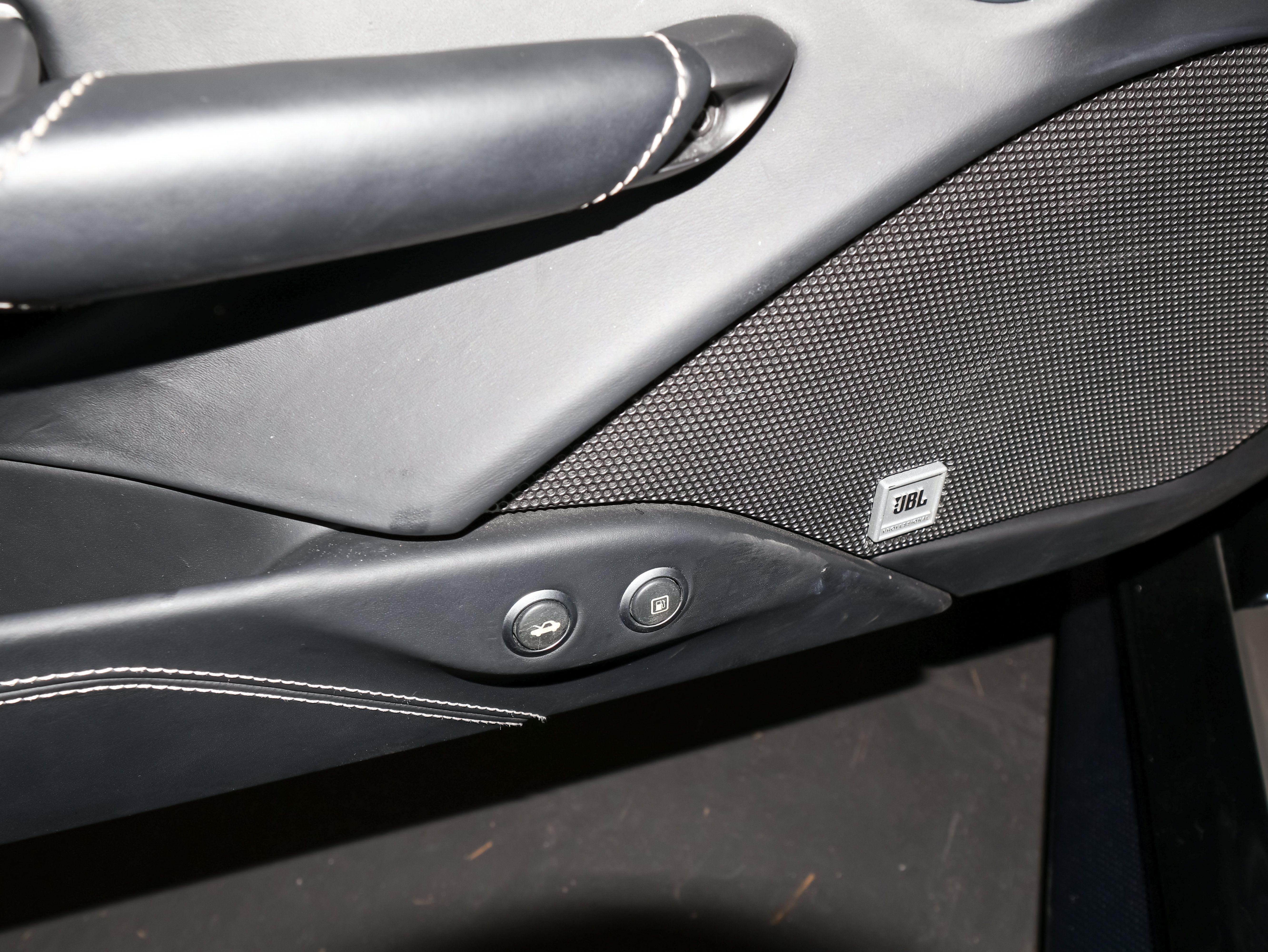 Used 2016 Ferrari 488 GTB RWD image 18