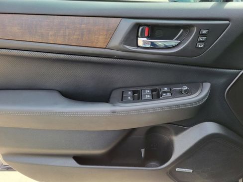 Used 2017 Subaru Outback 3.6R Limited image 19