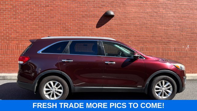 Used 2017 Kia Sorento AWD w/ LX Convenience Package image 1