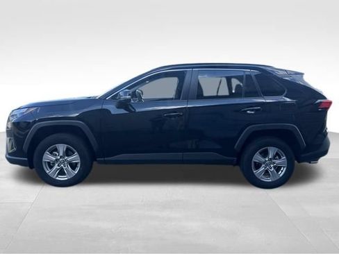 Used 2025 Toyota RAV4 XLE AWD/4WD image 2