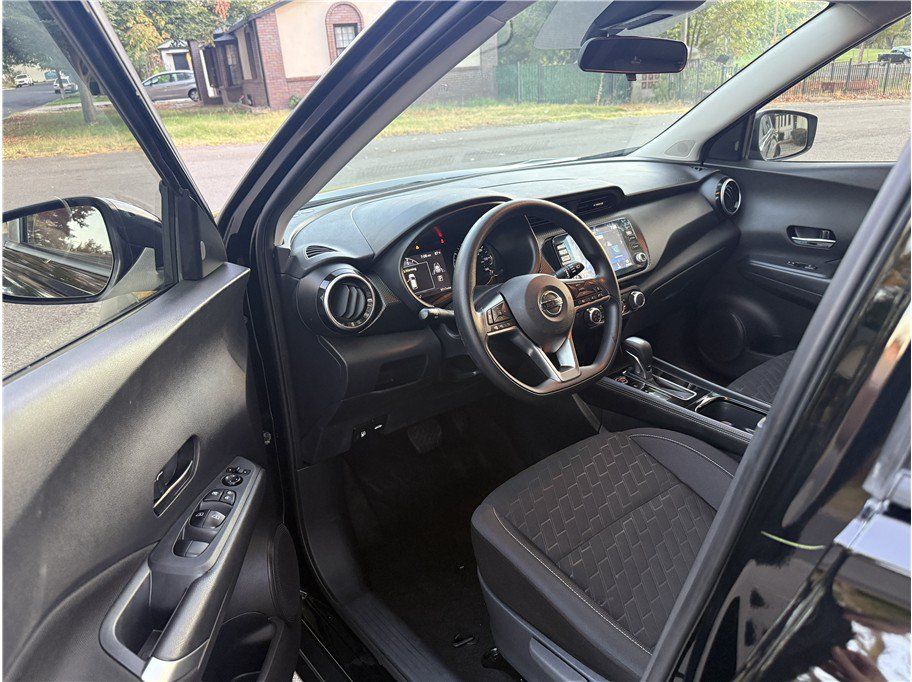 Used 2023 Nissan Kicks SV FWD image 10