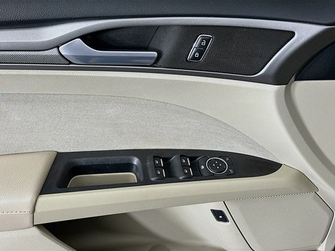 Used 2019 Ford Fusion SE image 15