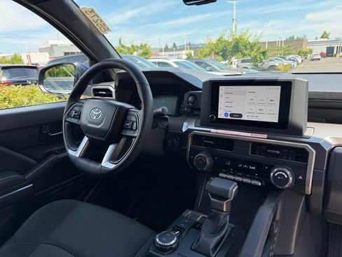 Certified 2025 Toyota Tacoma SR5 AWD/4WD image 21