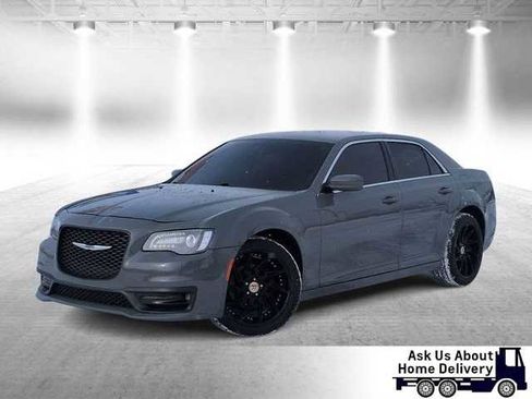 Used 2019 Chrysler 300 Touring image 1