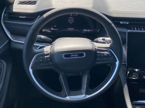 New 2025 Jeep Grand Cherokee L Limited w/ Luxury Tech Group II image 36