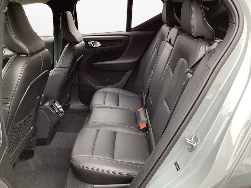 Certified 2024 Volvo XC40 B5 Plus AWD/4WD image 16