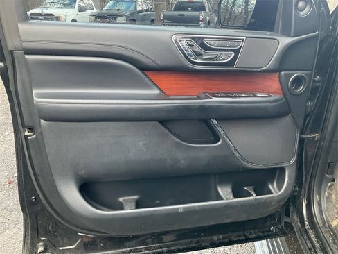 Used 2018 Lincoln Navigator Reserve w/ Technology Package image 17