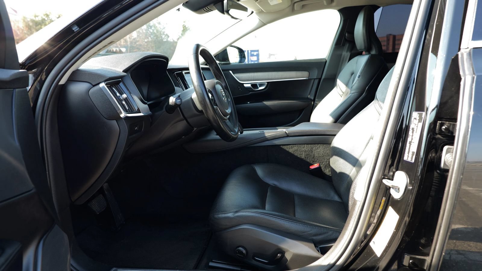 Used 2023 Volvo S90 B6 Plus AWD/4WD image 16