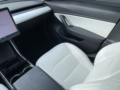 Used 2019 Tesla Model 3 Long Range image 25