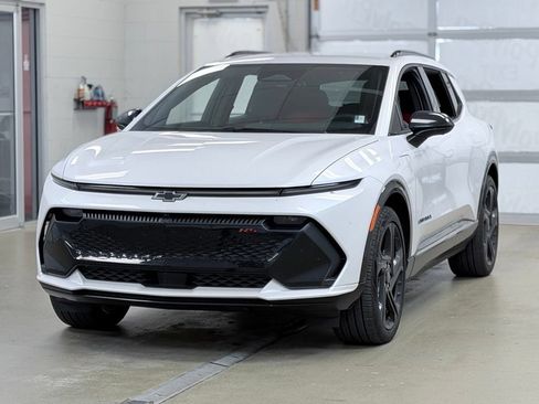 Used 2025 Chevrolet Equinox EV RS FWD image 3