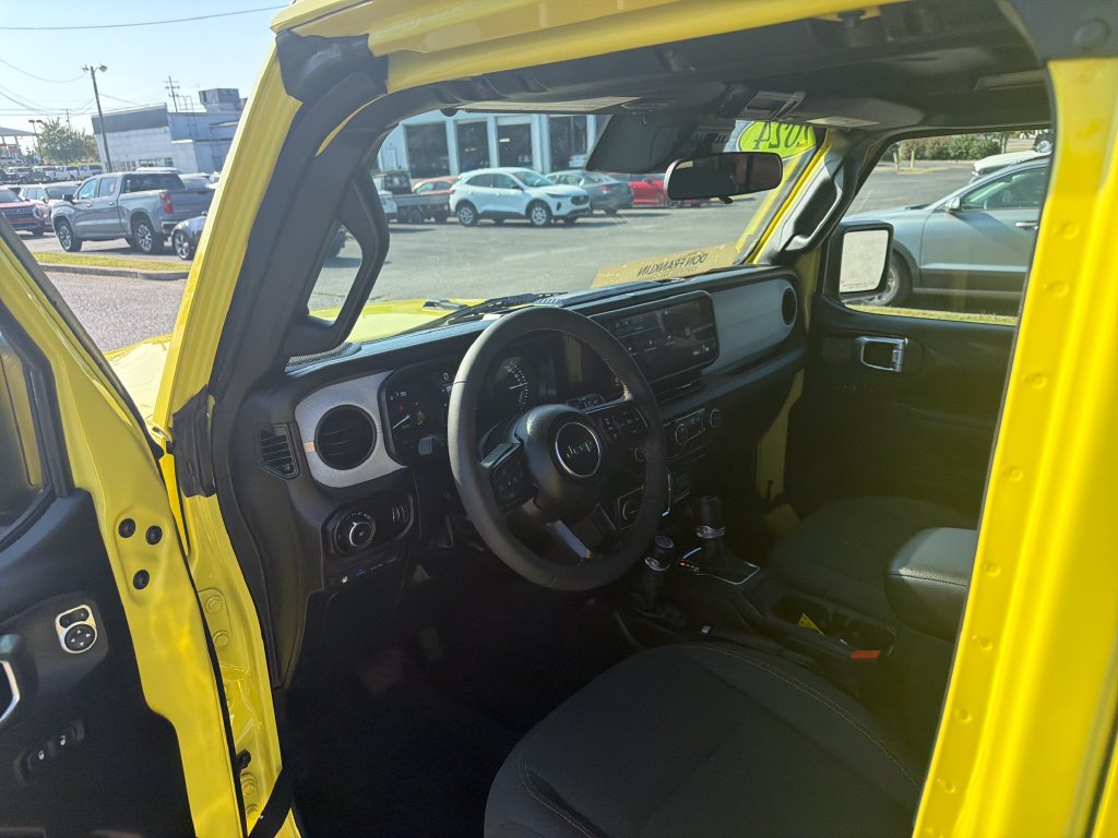 Used 2024 Jeep Wrangler Unlimited AWD/4WD image 15