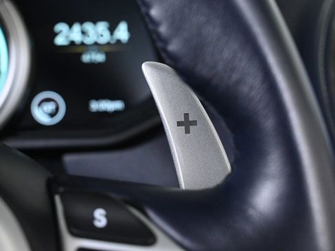 Used 2022 Aston Martin DB11 Volante image 22