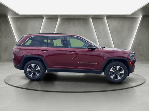 Used 2024 Jeep Grand Cherokee Limited 4xe AWD/4WD image 8