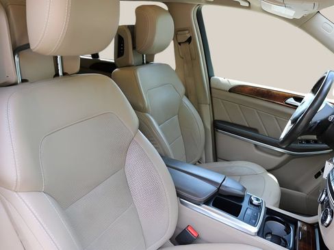 Used 2014 Mercedes-Benz GL 550 4MATIC image 24