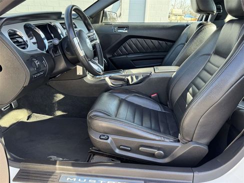 Used 2011 Ford Mustang Premium w/ 203A Rapid Spec Order Code image 18